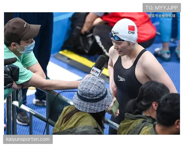 叶诗文训练完随手啃个苹果，这自律我真学不来